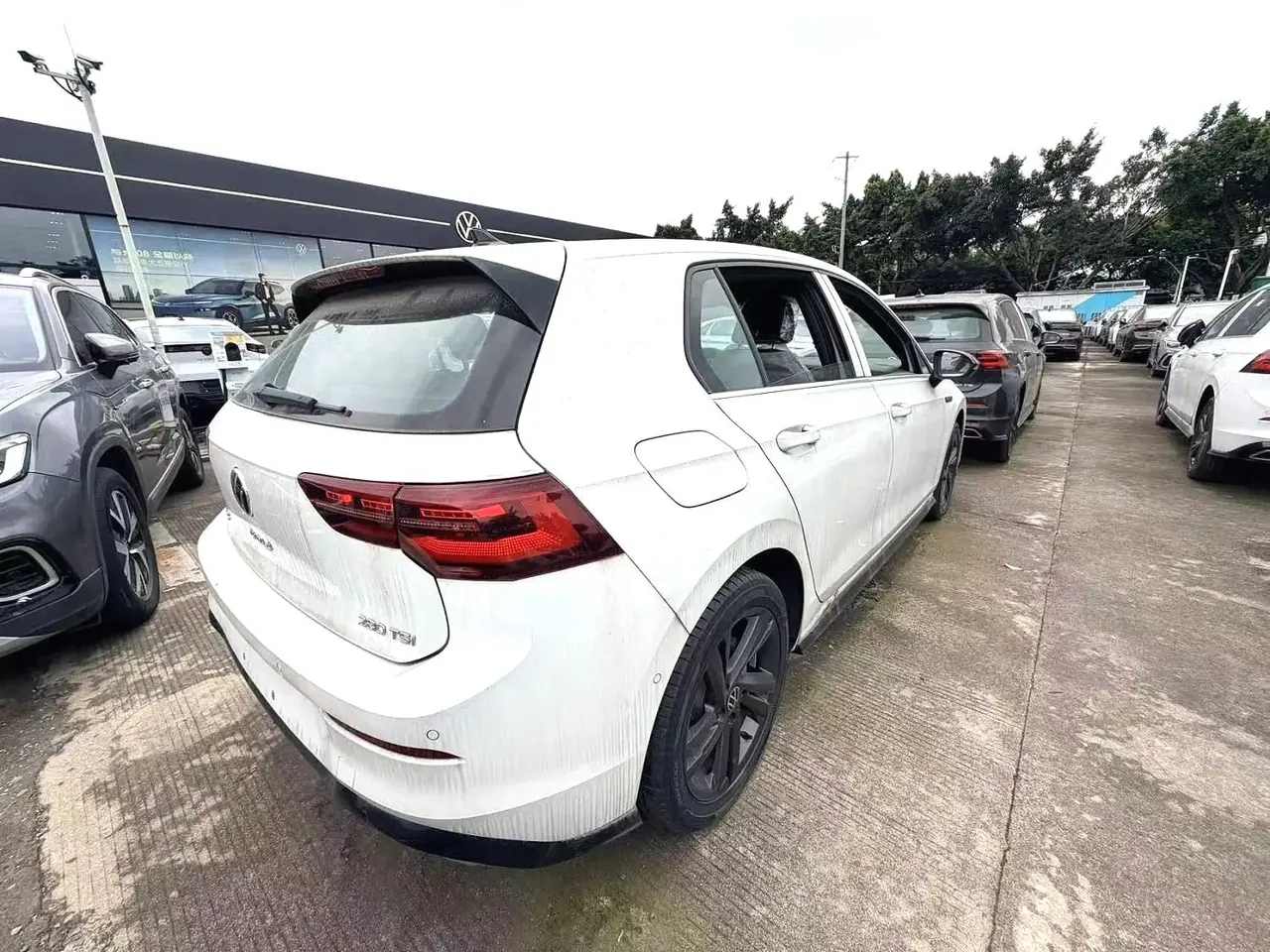 Volkswagen 2023 Golf 8 R-Line 1.4TSI 280TSI Lite Automatic 4