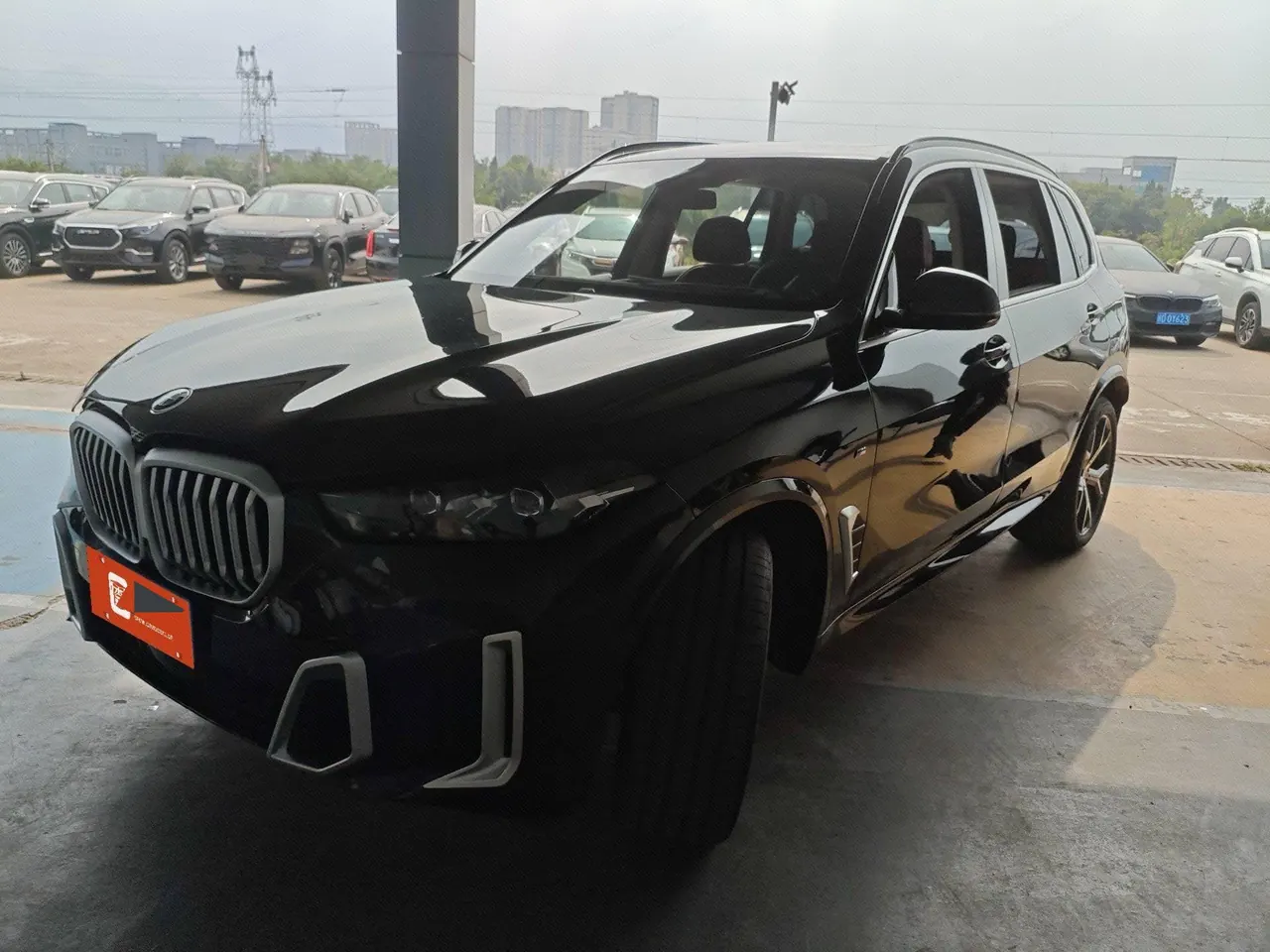 打开图片灯箱:BMW 2023 X5 xDrive30Li 48V 2.0T exclusive M sports suit automatic gear