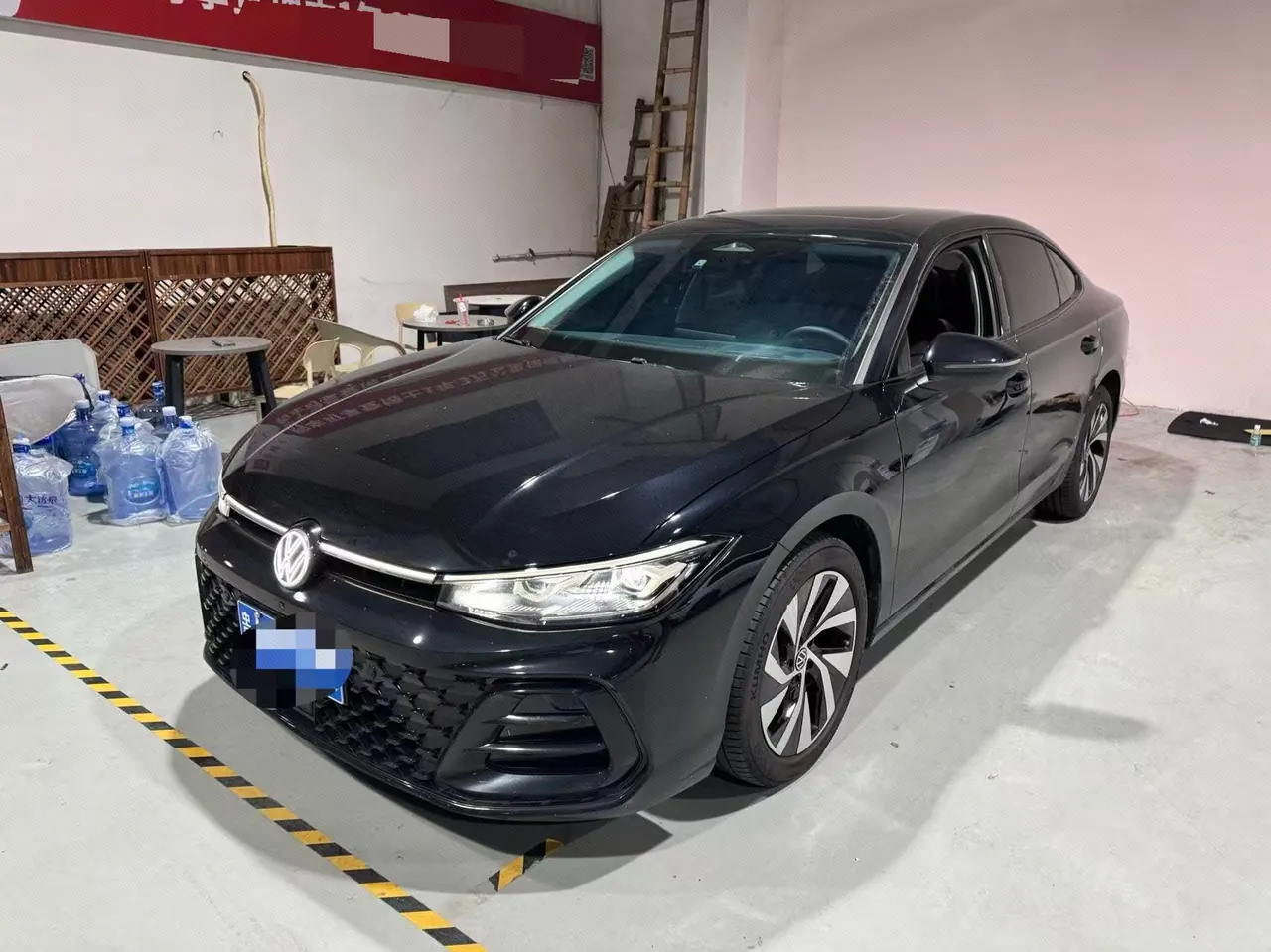 Open image lightbox: Volkswagen 2025 Passat Pro 2.0TSI 380TSI Star Dragon Edition Automatic