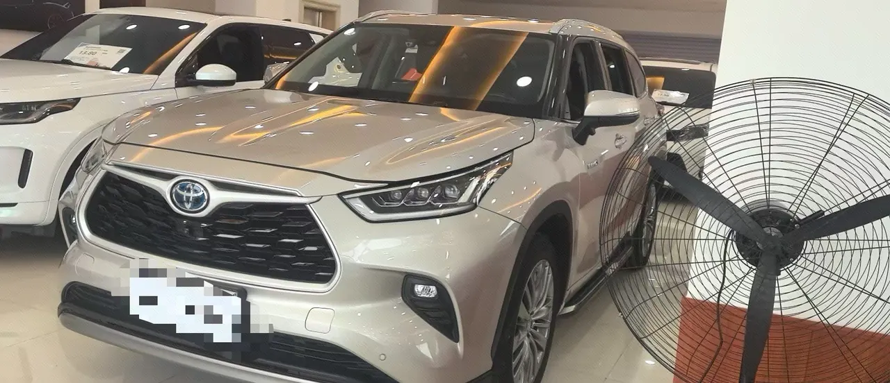 打开图片灯箱:Toyota 2022 Highlander Dual Engine 2.5 Stepless Four-wheel Drive Premium Edition 7-seat Automatic Gear