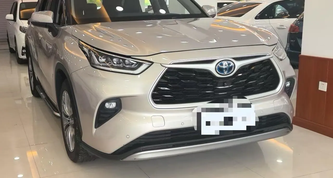 Toyota 2022 Highlander Dual Engine 2.5 Stepless Four-wheel Drive Premium Edition 7-seat Automatic Gear 3