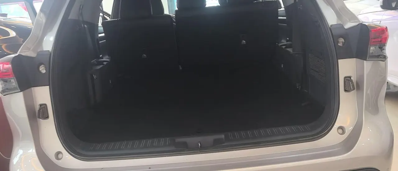 Toyota 2022 Highlander Dual Engine 2.5 Stepless Four-wheel Drive Premium Edition 7-seat Automatic Gear 6
