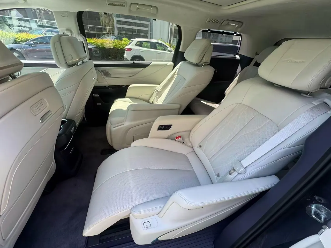 Buick 2026 GL8 Lu Zun PHEV 1.5T Luxury Edition Automatic Gear 4
