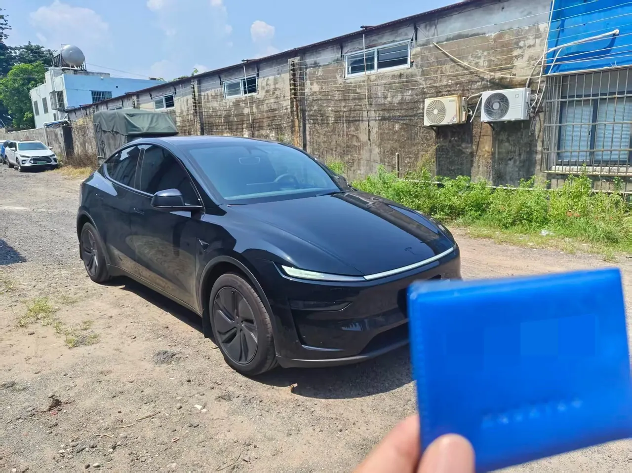 Tesla 2026 Model Y Rear-Wheel-Drive Automatic 10