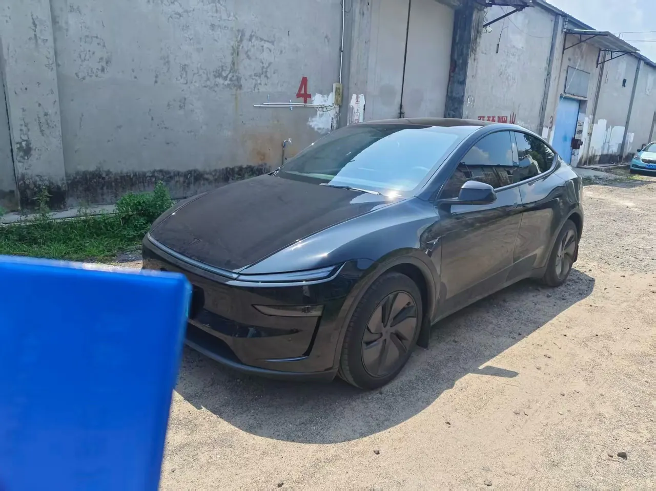 Tesla 2026 Model Y Rear-Wheel-Drive Automatic 12