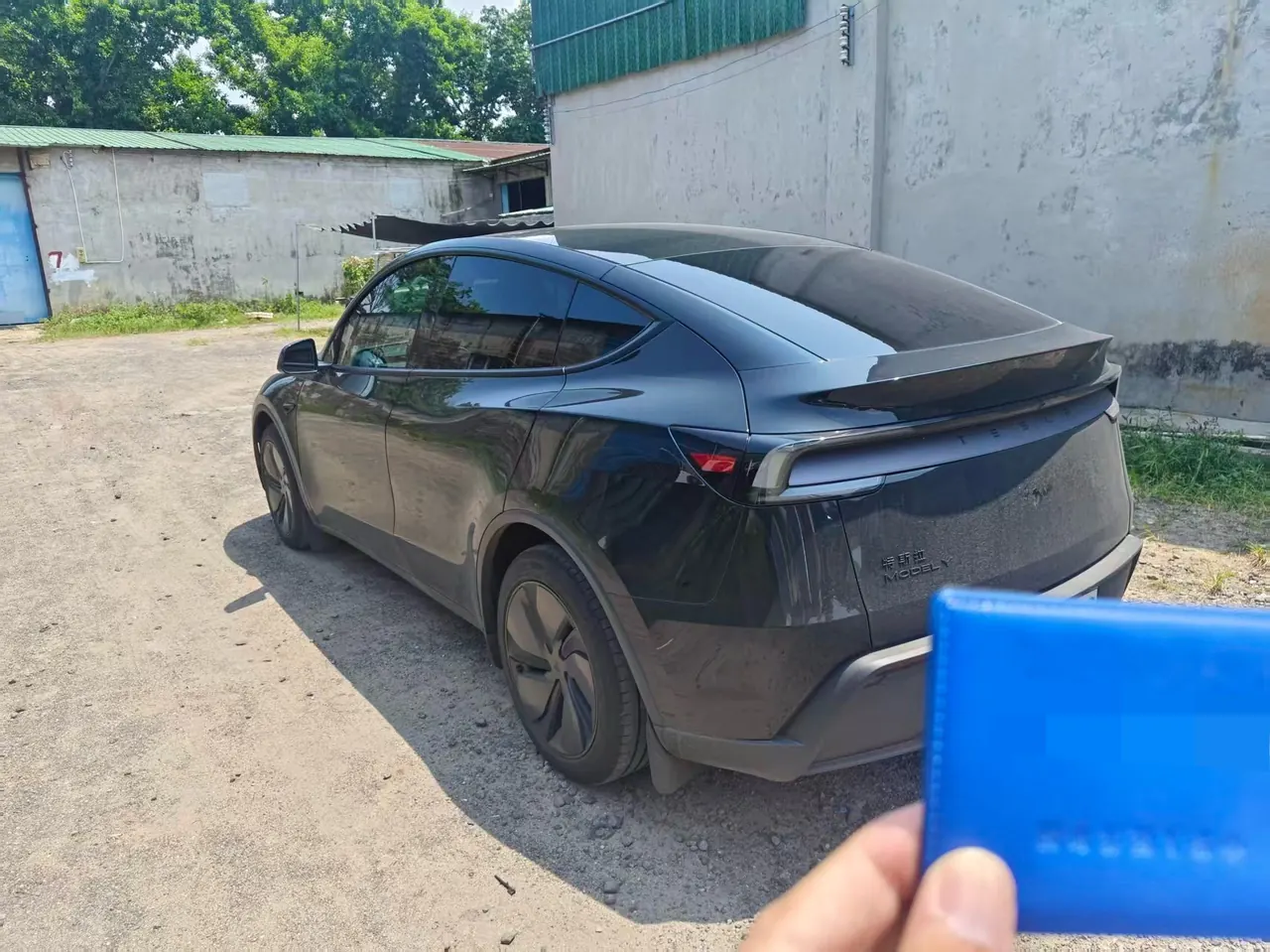 Tesla 2026 Model Y Rear-Wheel-Drive Automatic 3