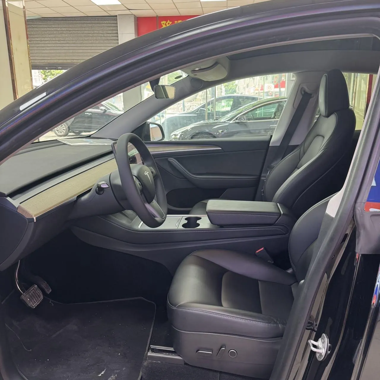Tesla 2021 Model Y Standard Endurance Rear Drive Automatic Gear 4
