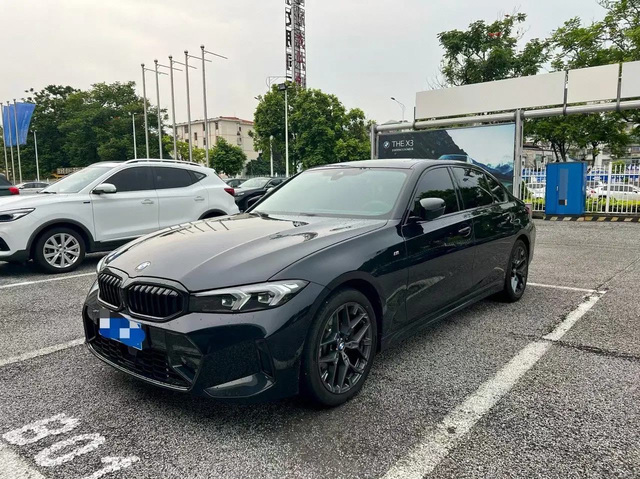 打开图片灯箱:BMW 3 Series 2026 330Li 2.0T M Sports Obsidian Night Suit Automatic Gear