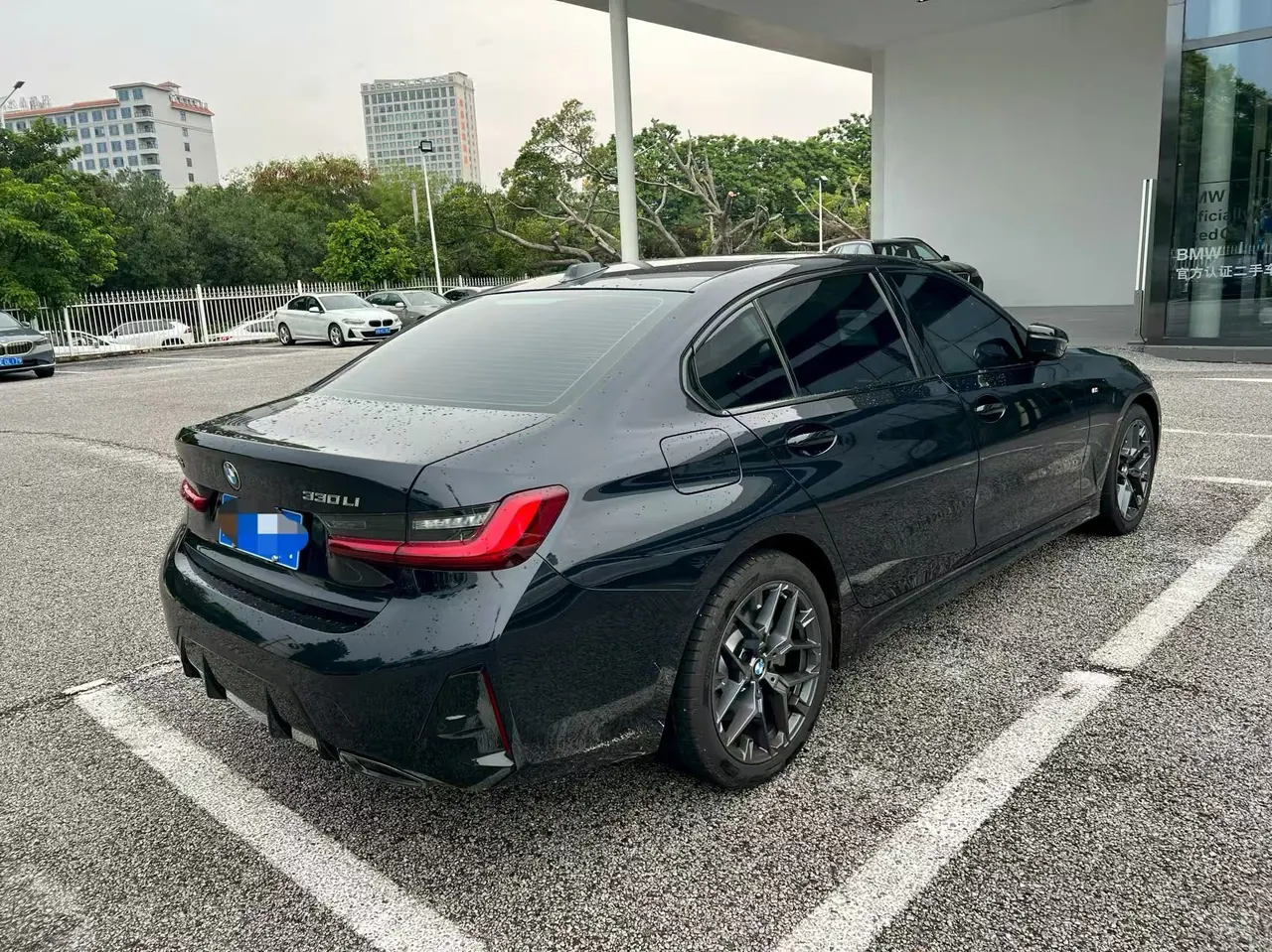 BMW 3 Series 2026 330Li 2.0T M Sports Obsidian Night Suit Automatic Gear 2