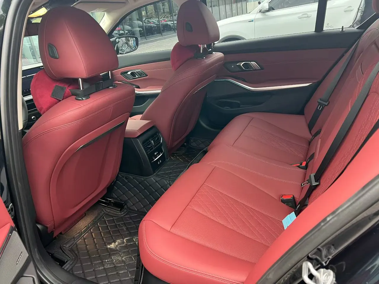 BMW 3 Series 2026 330Li 2.0T M Sports Obsidian Night Suit Automatic Gear 4