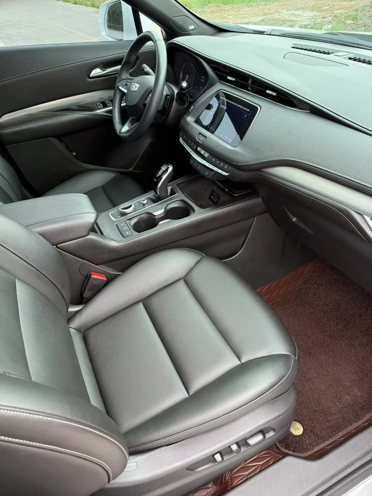 Cadillac 2021 XT4 2.0T 28T Two-Drive Leading Automatic Gear 9