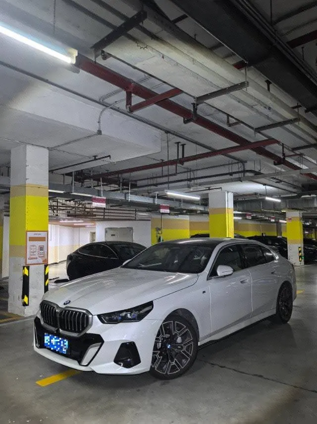 打开图片灯箱:BMW 5 series 2025 530Li 48V 2.0T exclusive m sports suit automatic gear
