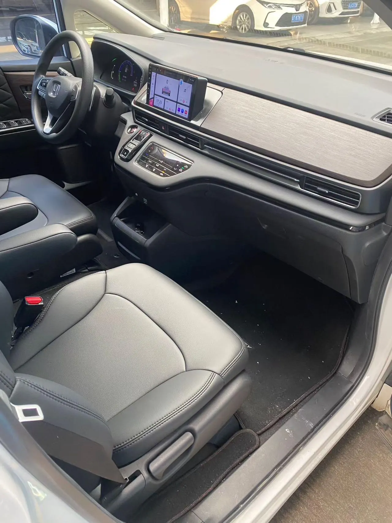 Honda 2022 Odyssey Hybrid 2.0 Stepless Sharp and Pleasant Edition Automatic Gear 3