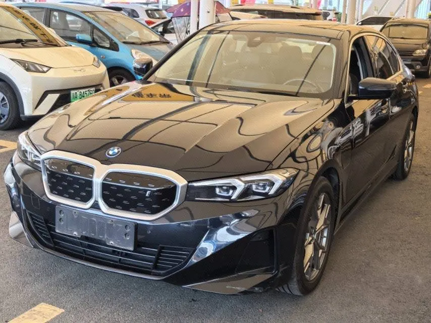 Open image lightbox: BMW 2022 i3 eDrive 35L automatic gear