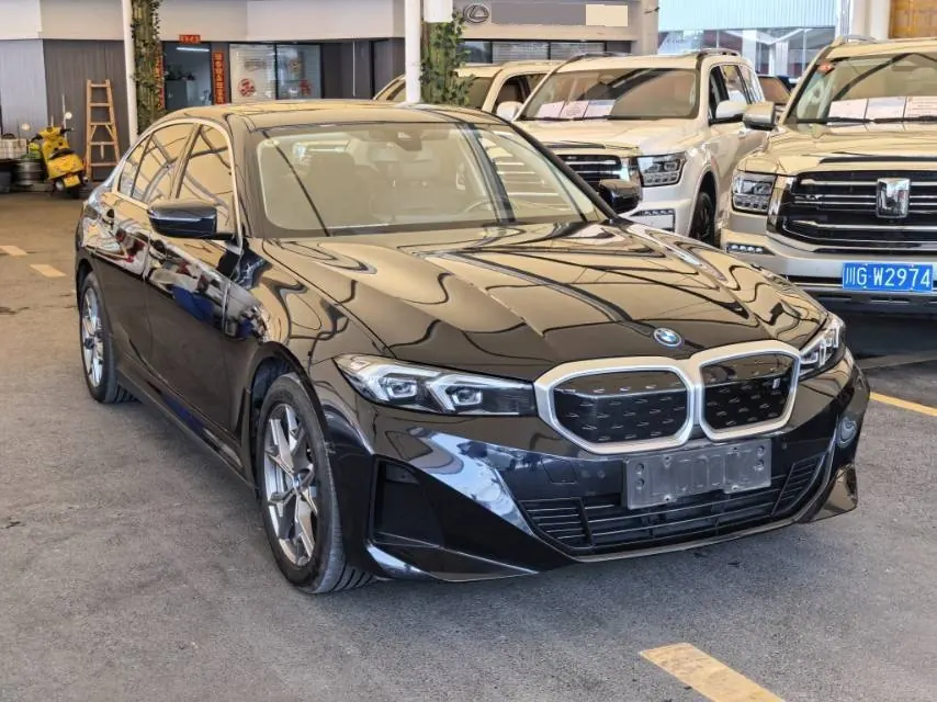 BMW 2022 i3 eDrive 35L automatic gear 3