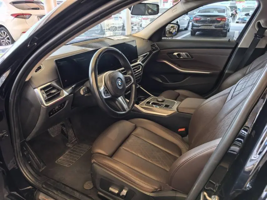 BMW 2022 i3 eDrive 35L automatic gear 4