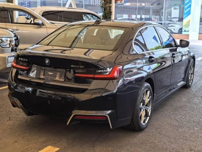 BMW 2022 i3 eDrive 35L automatic gear 8