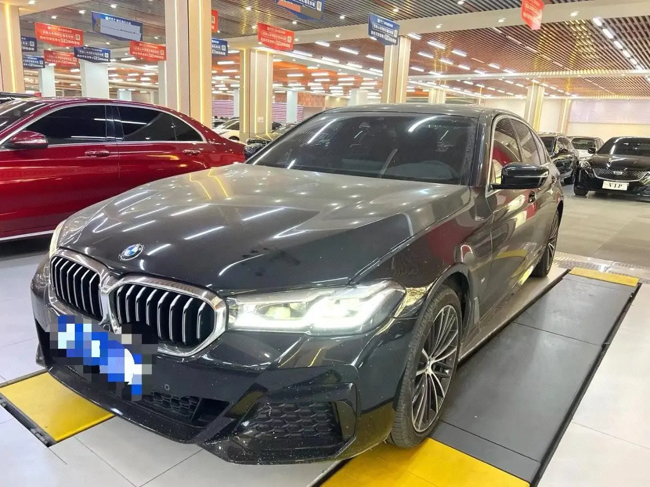 打开图片灯箱:BMW 5 Series 2022 530Li 2.0T Leading M Sports Suit (Change 2) Automatic Gear