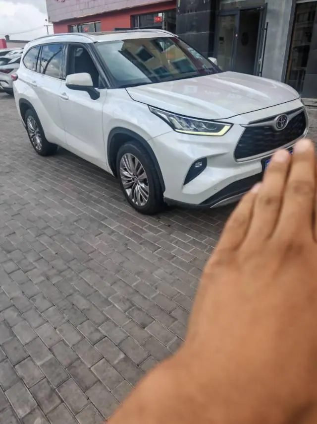 Toyota 2022 Highlander 2.0T 380T 4-wheel drive premium version 7-seat automatic gear 3