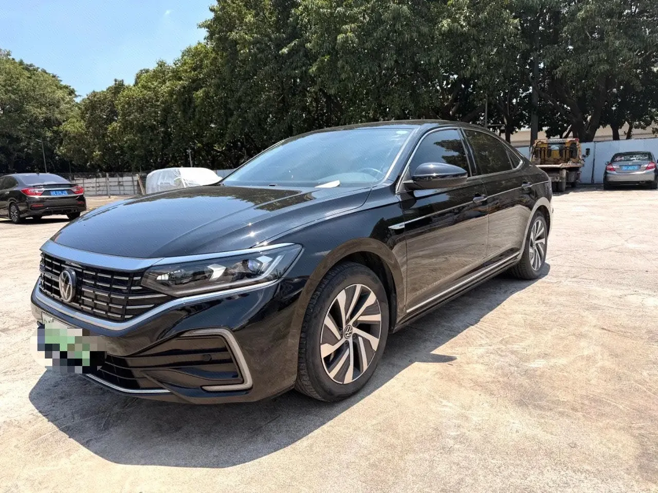 Open image lightbox: Volkswagen Passat New Energy 2023 Passat PHEV 1.4T 430 Deluxe Automatic Gear