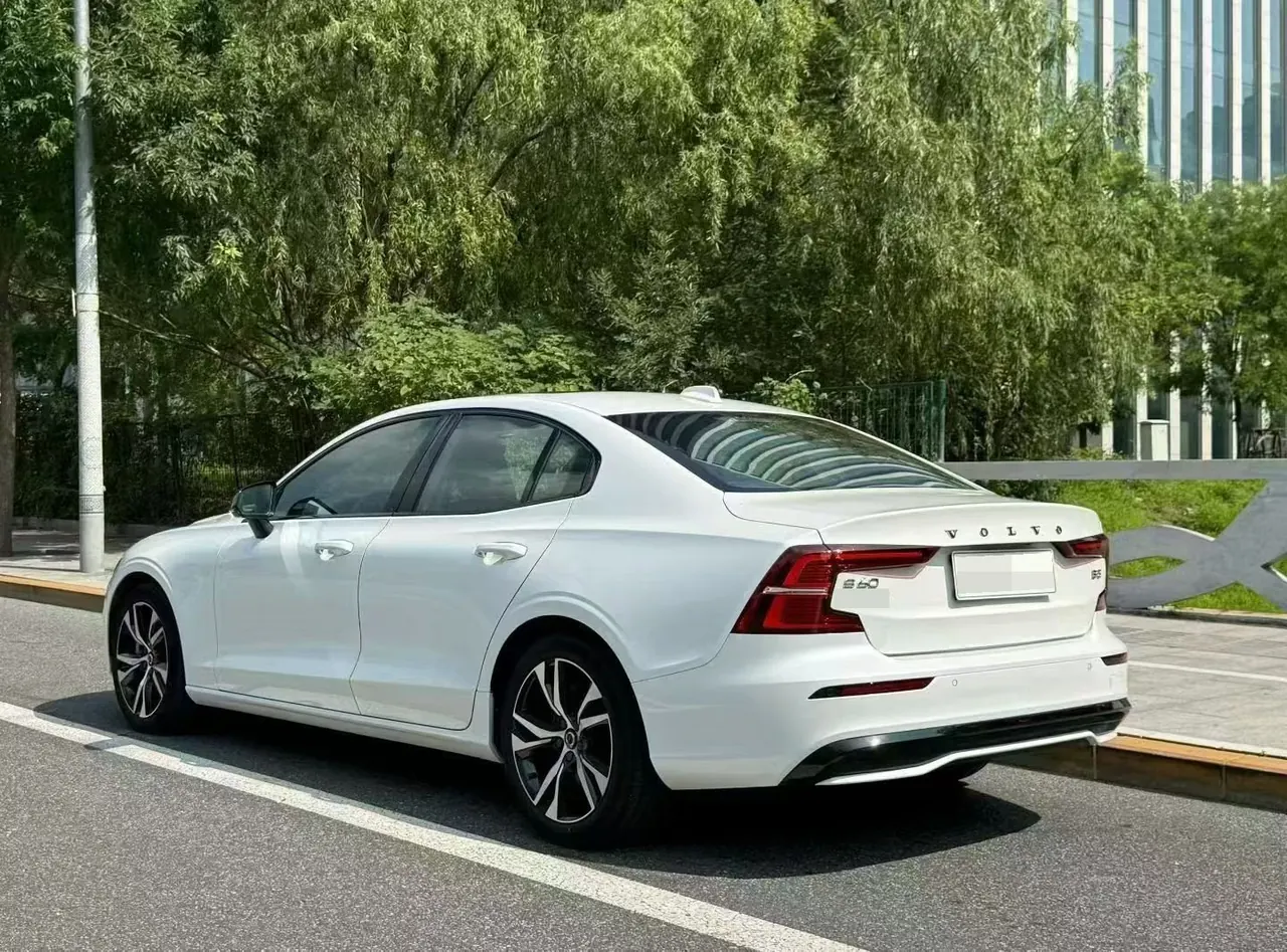 Volvo 2025 S60 48V 2.0T B5 Zhiya Sports Edition Automatic Gear 8