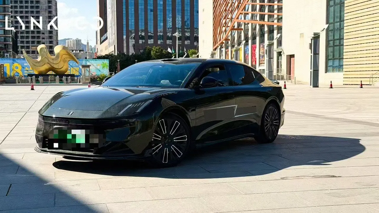 打开图片灯箱:LYNK&CO 2025 LYNK&CO 10 EM-P 1.5T 240 four-wheel drive Ultra sports version automatic gear