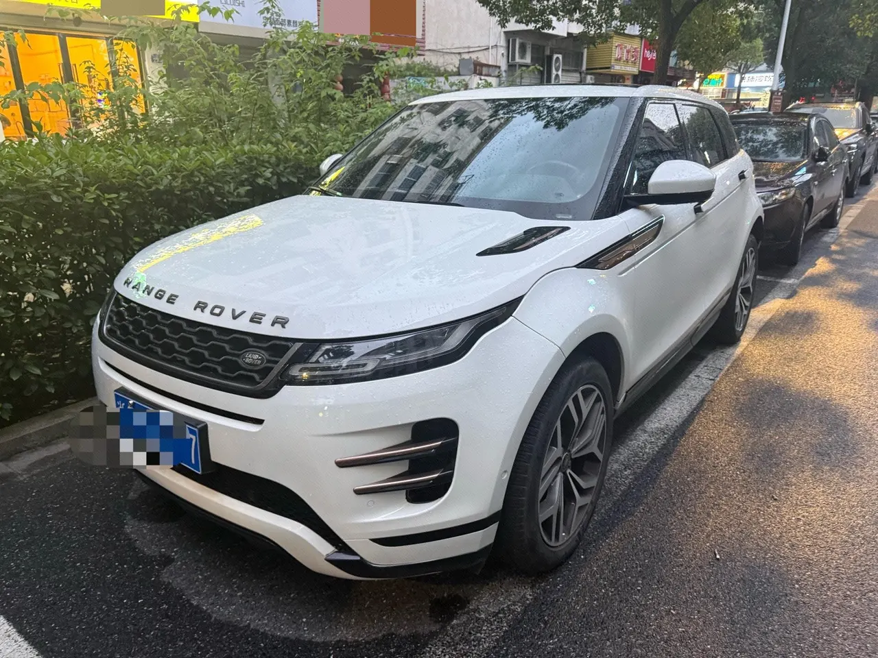 打开图片灯箱:Land Rover 2020 Range Rover Aurora 48V 2.0T 249PS R-DYNAMIC SE Sports Technology Edition Automatic Gear
