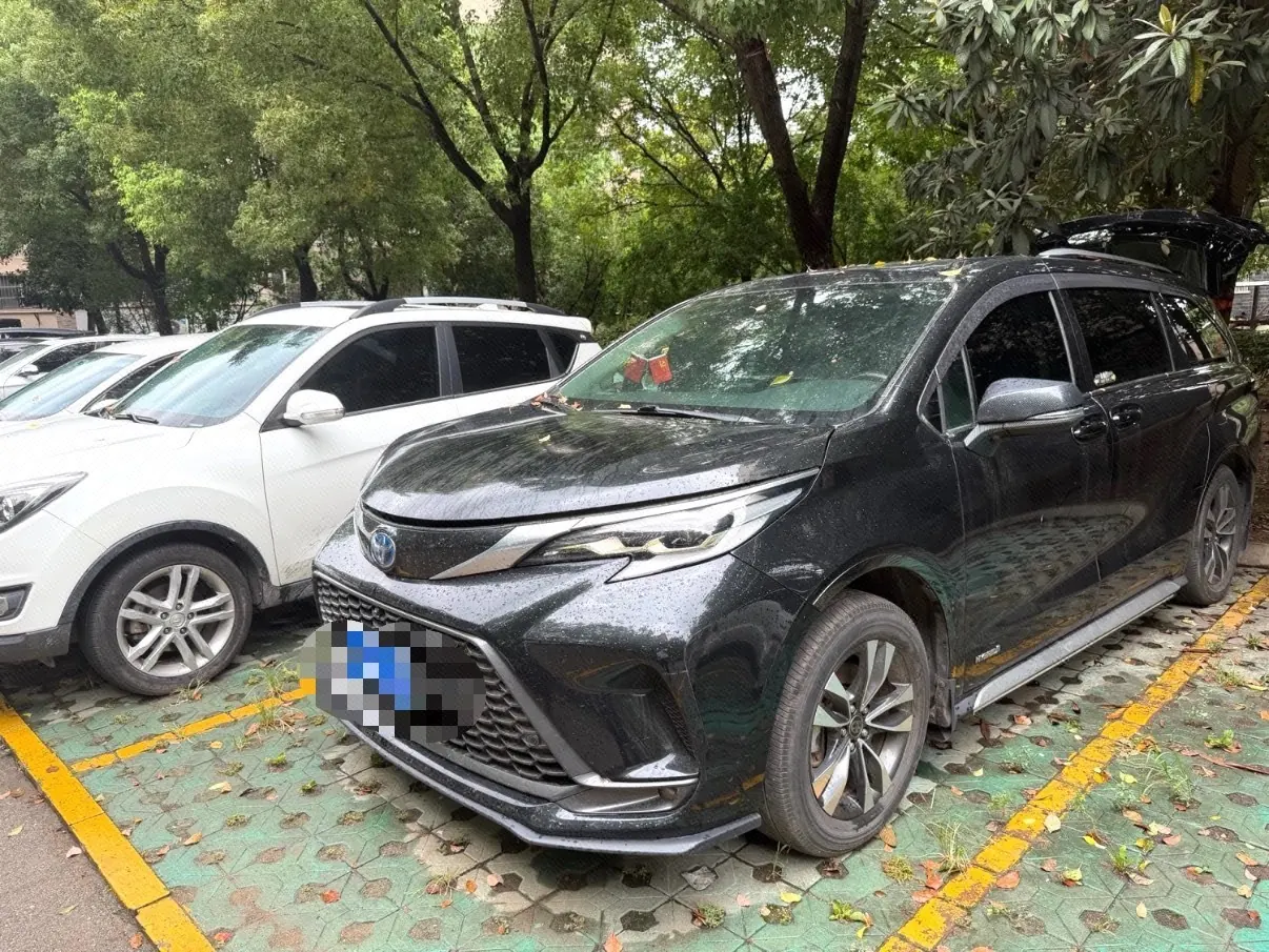 Open image lightbox: Toyota 2023 Grevia HYBRID 2.5 Stepless Deluxe Edition Automatic Transmission