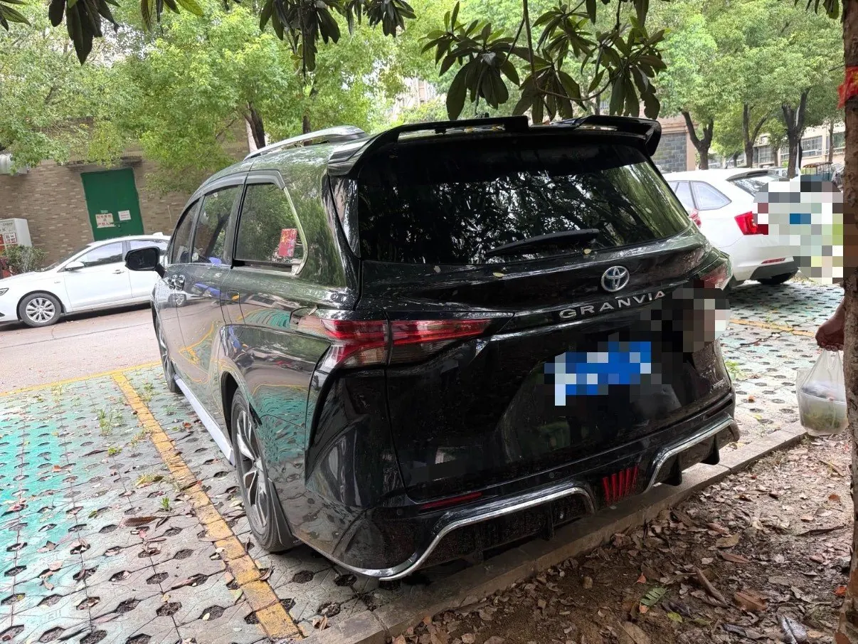Toyota 2023 Grevia HYBRID 2.5 Stepless Deluxe Edition Automatic Transmission 3