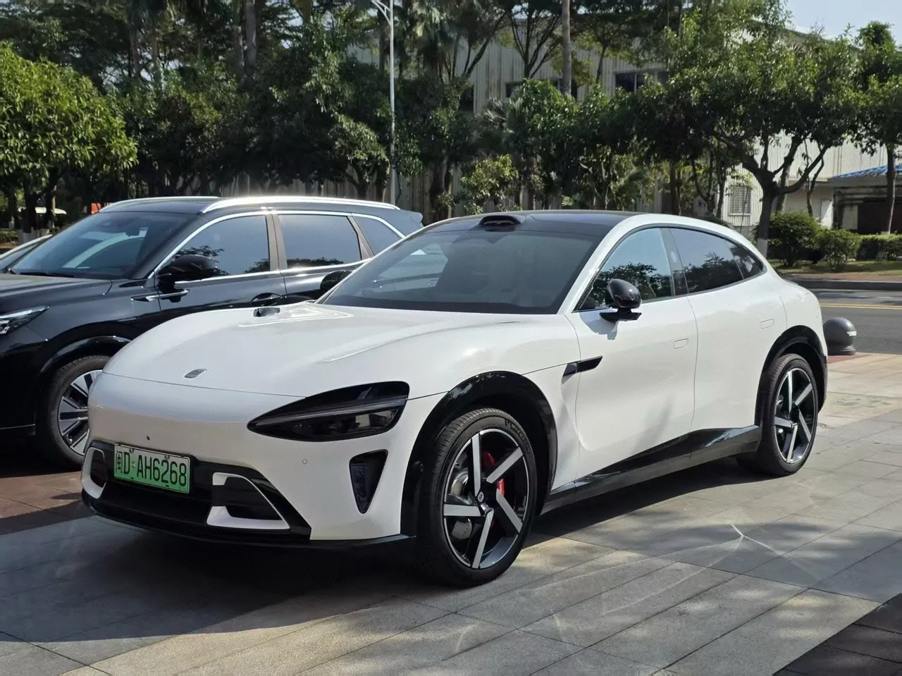 打开图片灯箱:MI 2025 YU7 Long Endurance High Performance Four-wheel Drive Max Edition Automatic Gear
