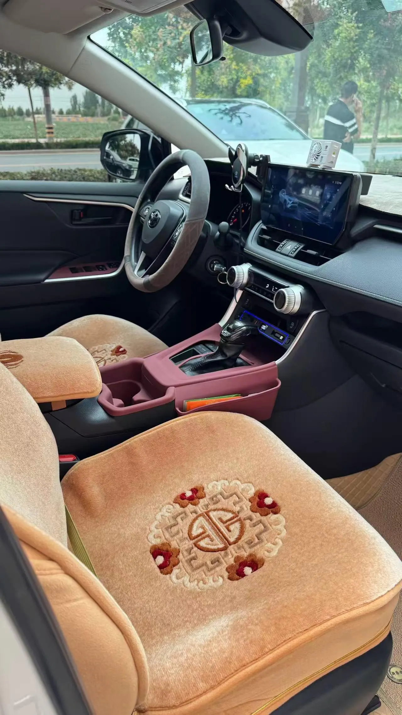Toyota 2024 RAV4 Rongbo 2.0 Stepless Two-Drive City Edition Automatic Gear 9