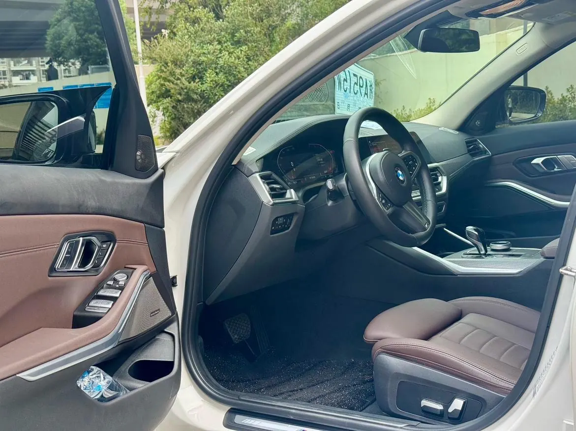 BMW 3 Series 2020 325i 2.0T M Sports Obsidian Night Kit (Changed) Automatic Gear 3