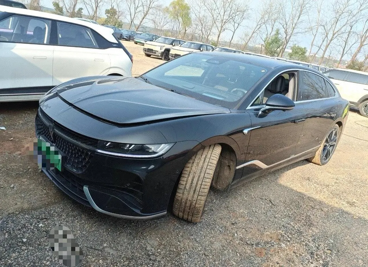Open image lightbox: Voyah 2024 models chasing light PHEV 1.5T four-wheel drive ultra-long endurance flagship automatic gear