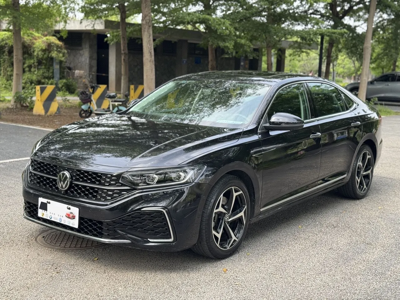 打开图片灯箱:Volkswagen 2024 Passat 2.0TSI 380TSI Star Deluxe Edition Automatic Transmission