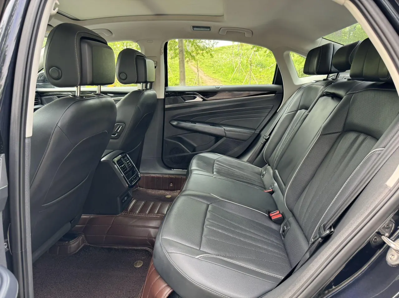 Volkswagen 2024 Passat 2.0TSI 380TSI Star Deluxe Edition Automatic Transmission 6