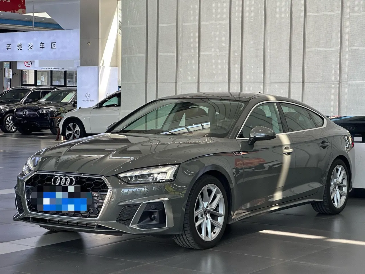 打开图片灯箱:Audi A5 (Imported) 2024 A5 Sportback 2.0TFSI Fashion Dynamic Automatic Gear