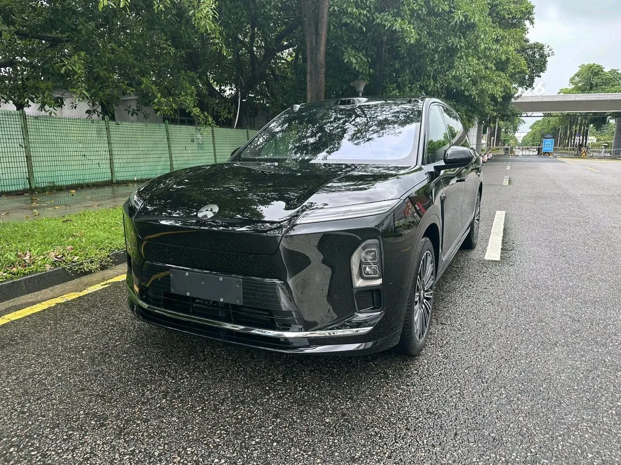 Open image lightbox: NIO 2026 ES8 6-seat executive deluxe automatic gear