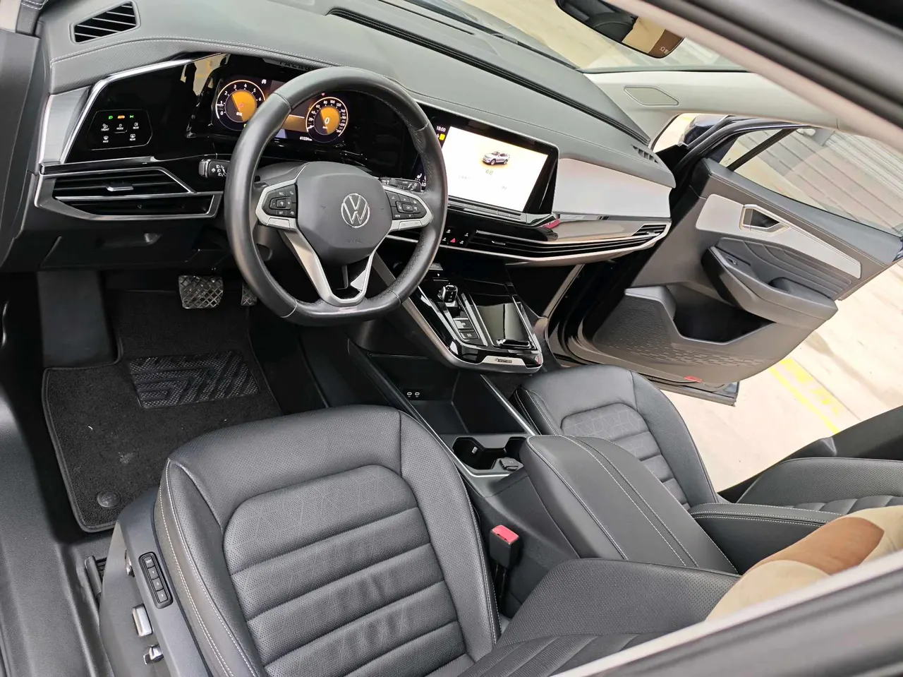 Volkswagen 2022 model range 2.0TSI 380TSI four-wheel drive luxury version Pro6 automatic gear 4