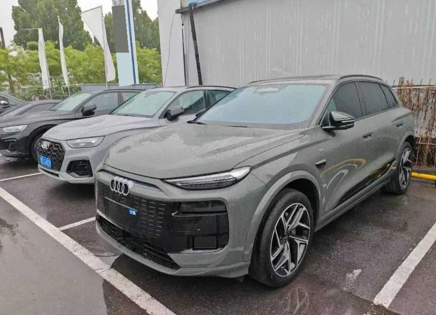 Open image lightbox: Audi 2025 Q6L e-tron Starter Pilot Edition Automatic Gear