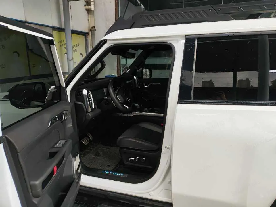 Jetour 2024 Traveler 2.0T 4-wheel Drive Silver Dragon Wing Automatic Gear 2