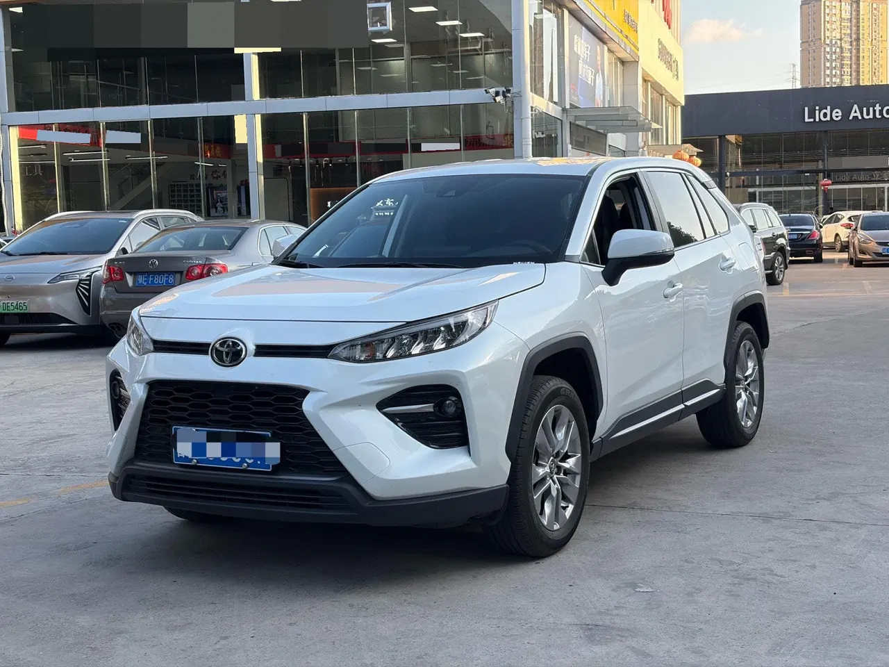 Open image lightbox: Toyota 2024 Wilanda 2.0 Stepless Two-Drive Leading Edition Automatic Gear