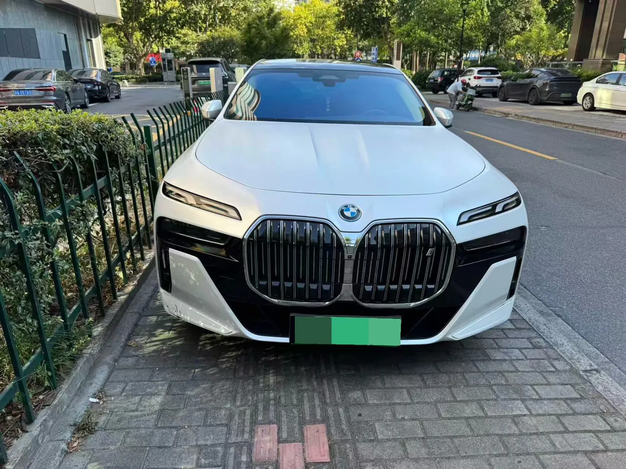 BMW i7 (Imported) 2023 i7 eDrive50L Leading M Sports Suit Automatic Gear 2