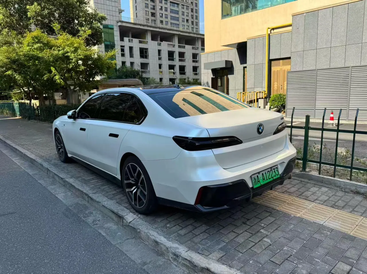 BMW i7 (Imported) 2023 i7 eDrive50L Leading M Sports Suit Automatic Gear 4