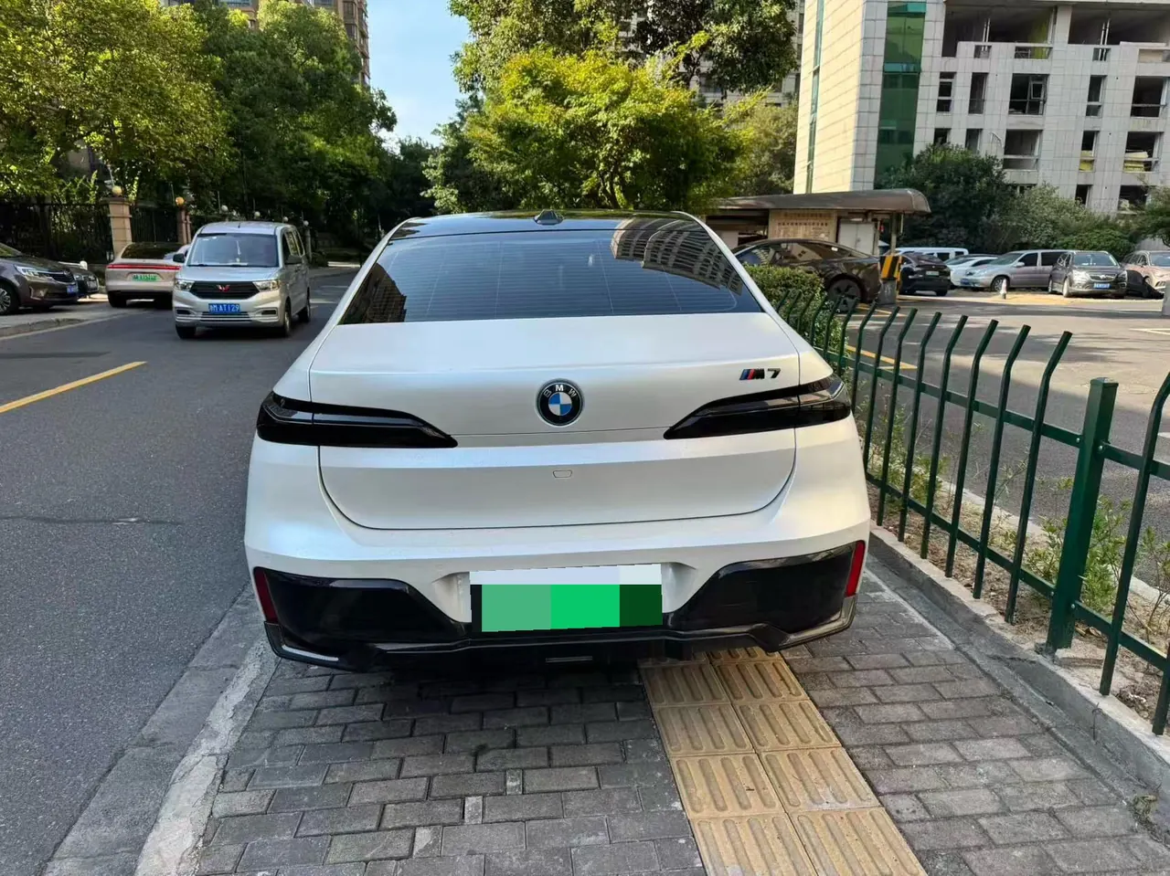 BMW i7 (Imported) 2023 i7 eDrive50L Leading M Sports Suit Automatic Gear 5