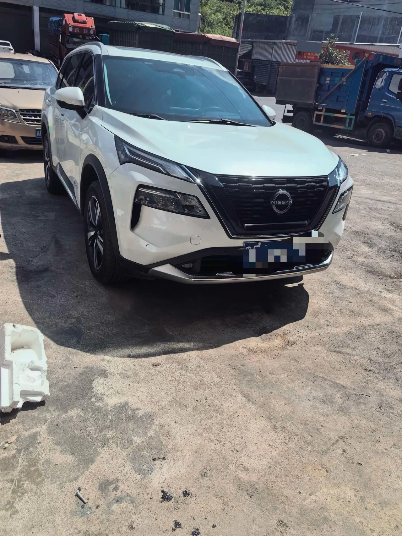 Nissan 2023 Qijun e-POWER Super Mixed Dual Motor Four-wheel Drive Extreme Automatic Gear 2