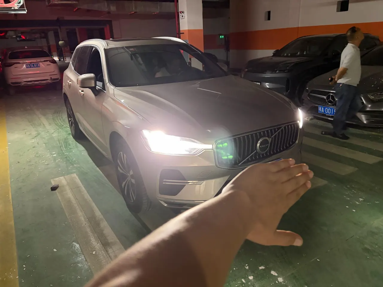 Volvo 2023 XC60 48V 2.0T B5 4-wheel drive Zhiyuan Deluxe Edition Automatic Gear 2