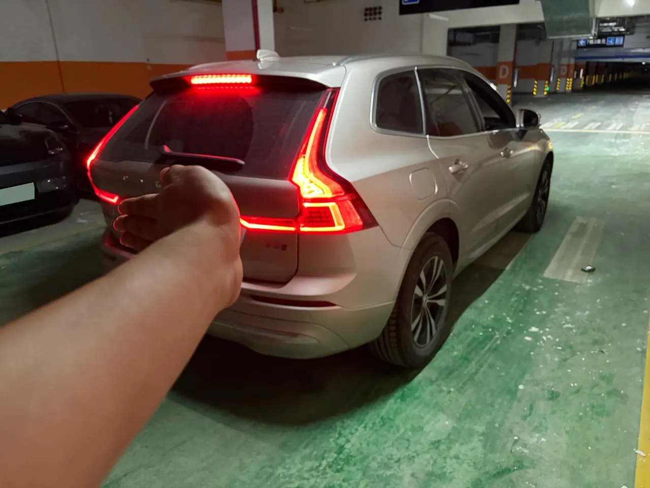 Volvo 2023 XC60 48V 2.0T B5 4-wheel drive Zhiyuan Deluxe Edition Automatic Gear 3