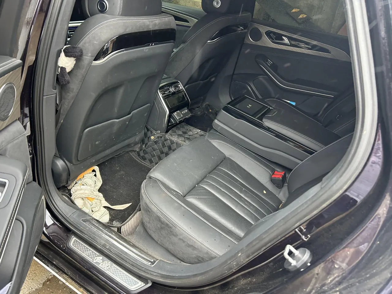 HongQi 2023 H9 48V 2.0T Zhilian Qi Chang Edition Automatic Gear 5
