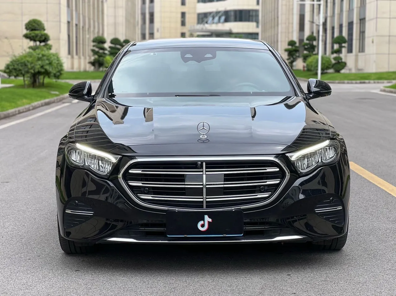 Mercedes Benz E-Class New Energy 2024 E 350 e L 2.0T Sports Automatic 2