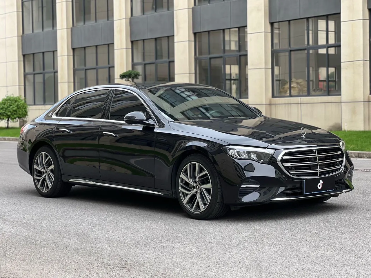 Mercedes Benz E-Class New Energy 2024 E 350 e L 2.0T Sports Automatic 3